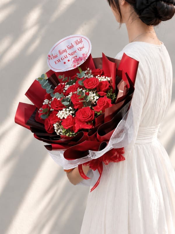Bó hoa chúc mừng sinh nhật Mùa Yêu đẹp lãng mạn sang chảnh
