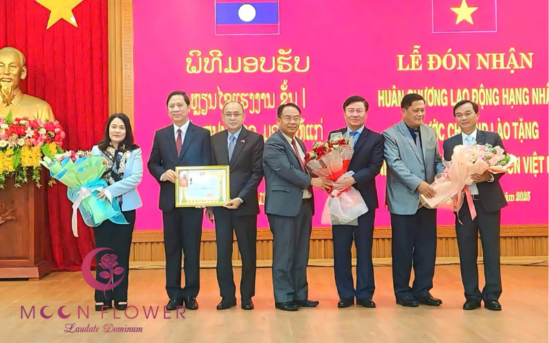 Bó hoa hội nghị thể hiện lòng biết ơn