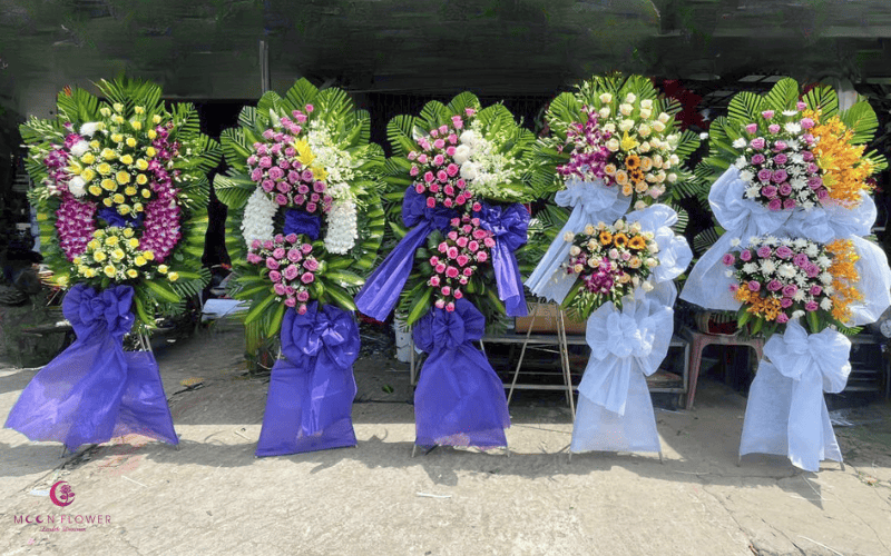 Kệ hoa viếng màu tím đẹp nhất