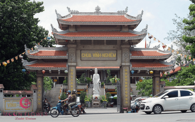 Cổng chùa Vĩnh Nghiêm