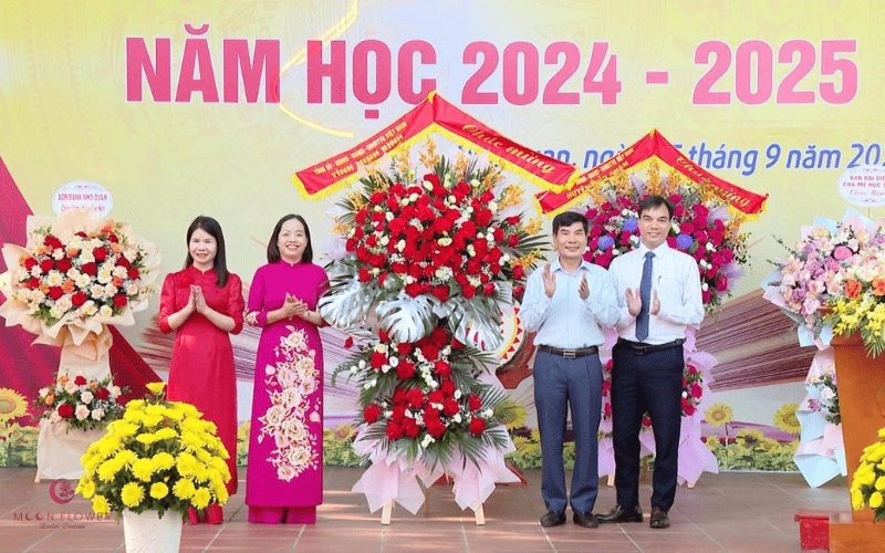 Hoa chúc mừng khai giảng hoa hồng đỏ rực rỡ