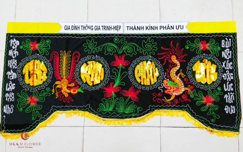 LIEN-12: Tấm liễn đám tang thêu tay giá bao nhiêu