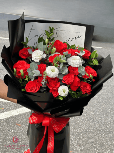 Bó hoa hồng đỏ cát tường