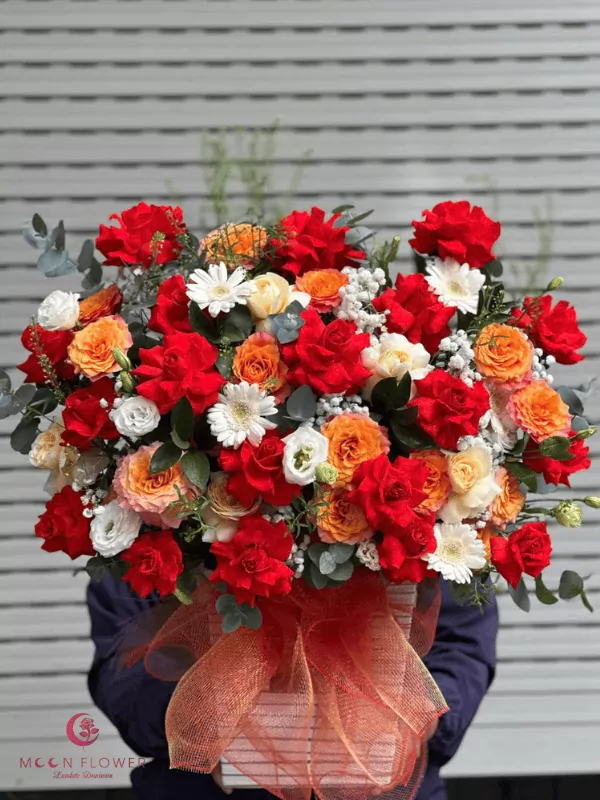 Giỏ hoa chúc mừng hồng đỏ hồng cam