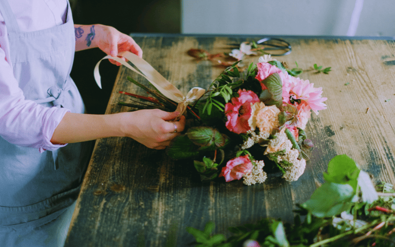 MoonFlower Store Hoài Đức tuyển dụng thợ chính cắm hoa.