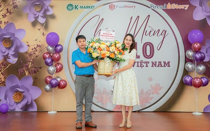 Tiệc chúc mừng tri ân 20-10 rực rỡ với giỏ hoa xinh đẹp